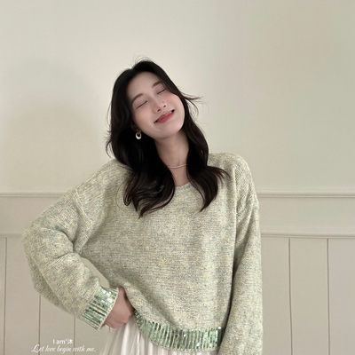 I am沐-慵懒感袖口小清新细闪亮片拼接宽松套头短款保暖毛衣D3065