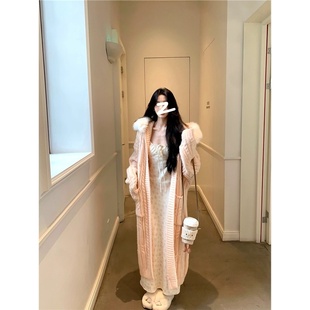 温柔高级大衣 宽松洋气法式 毛领连帽粉色针织开衫 毛衣外套女中长款