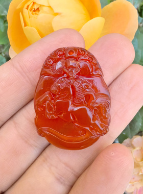 红玛瑙玉髓生肖马本命年护身吊坠