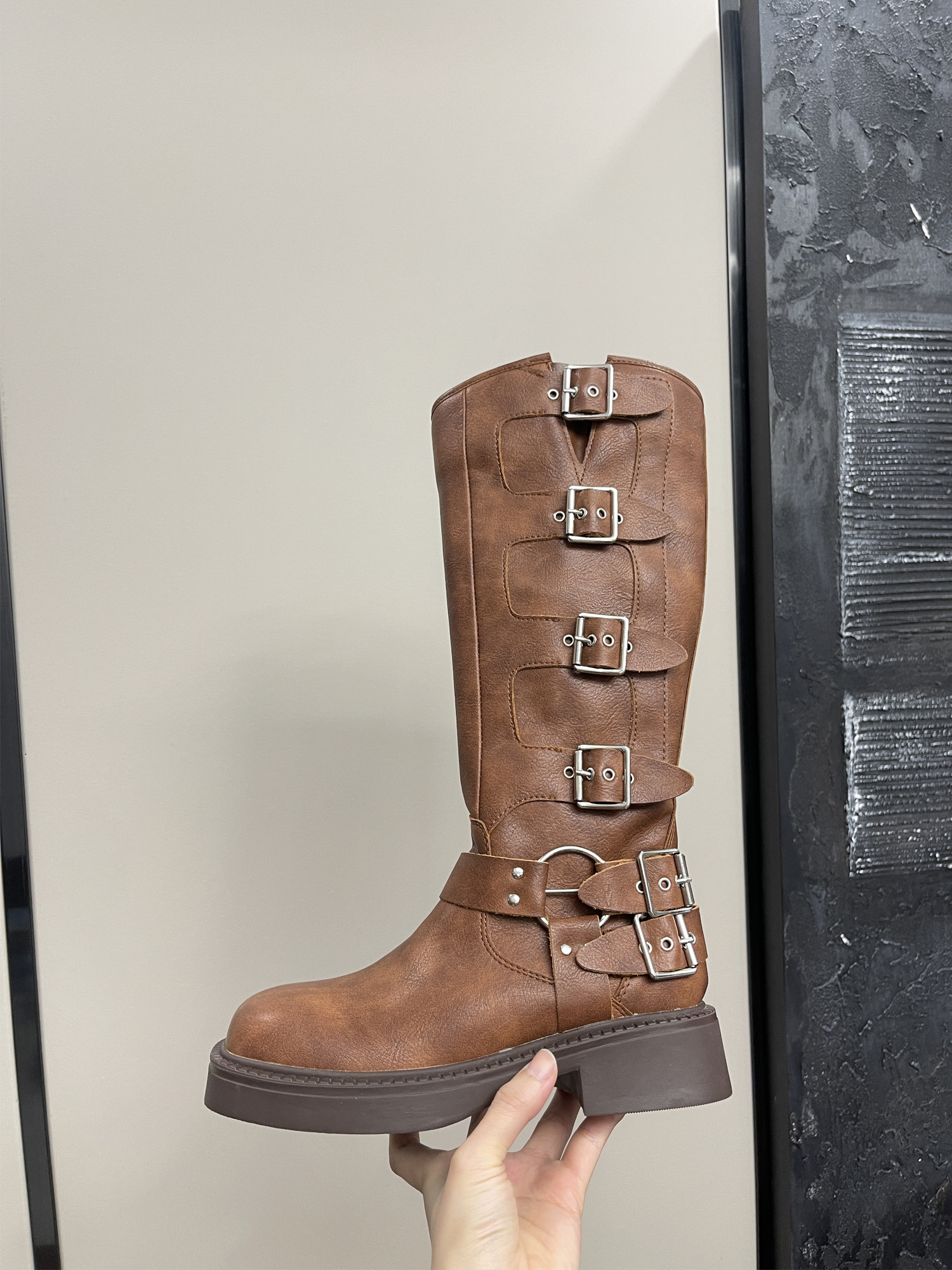 2024 봄과 여름 MIU  가죽 레트로 무릎 위 부츠 웨스턴 부츠 벨트 버클 두꺼운 힐 여성용 마틴 부츠