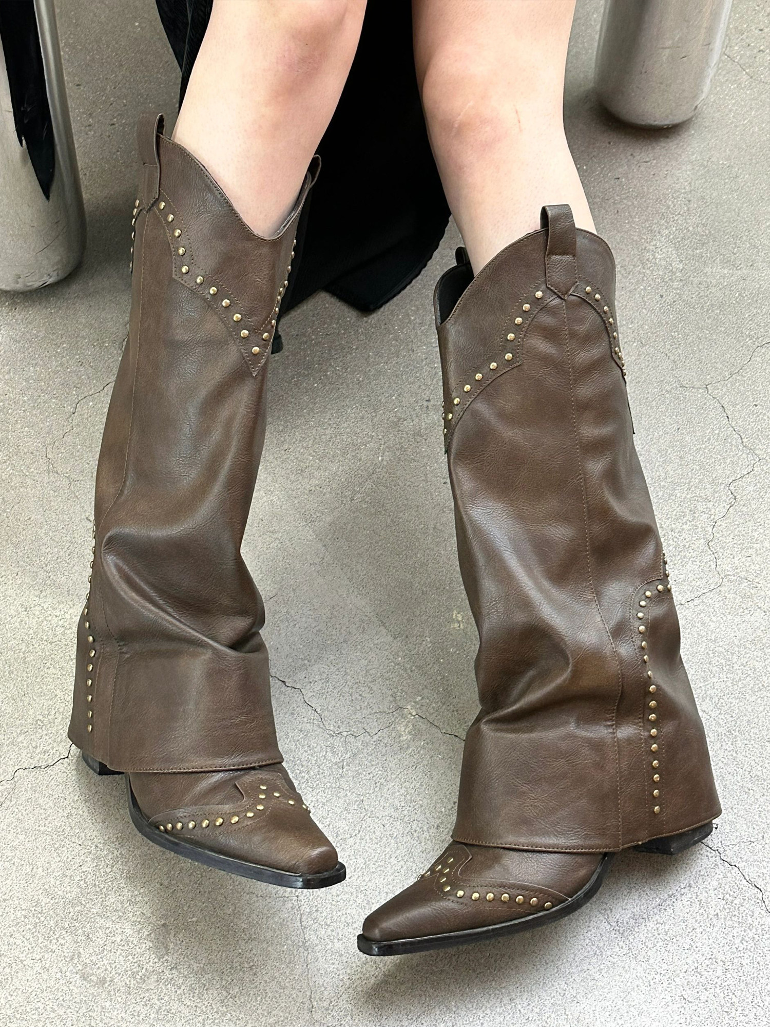 여성을위한 리벳 서부 카우보이 부츠 2024 새로운 스타일 다목적 두꺼운 뒤꿈치 바지 부츠 패션 부츠 무릎 부츠 위의 높은 부츠