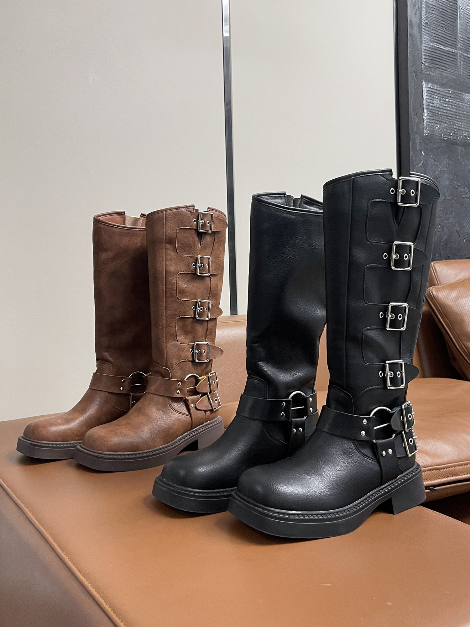 2024 봄과 여름 MIU  가죽 레트로 무릎 위 부츠 웨스턴 부츠 벨트 버클 두꺼운 힐 여성용 마틴 부츠