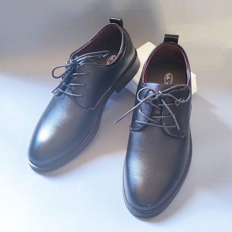 商务风办公室绑带青年正装皮鞋