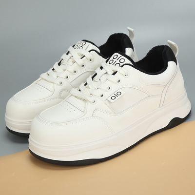 2025冬季新款大码女鞋41到43时尚运动休闲板鞋加绒小白鞋大号