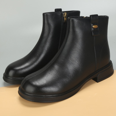 2025冬新款大码女鞋41到43显脚小羊毛内里马丁靴舒适棉靴大号短靴