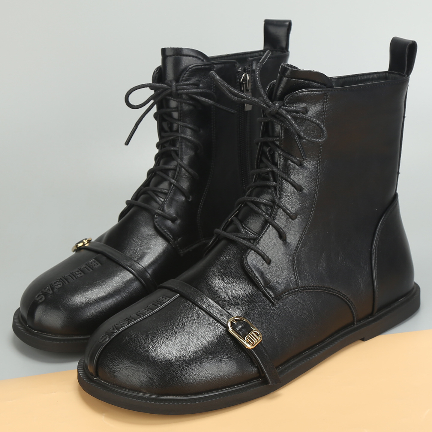 2025秋季新款大码女鞋41一43平底弹力马丁靴舒适百搭单靴大号