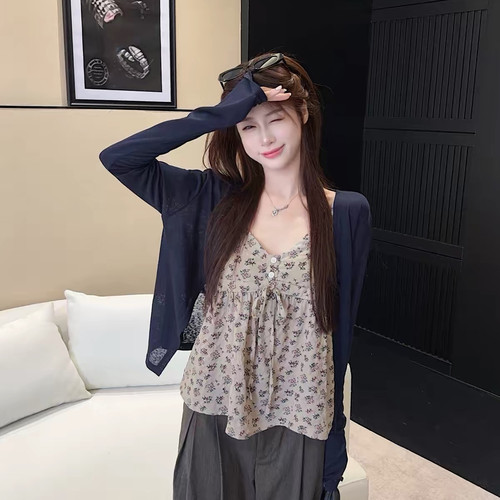 Y.JIA 伊嘉-碎花吊带背心+喇叭袖长袖显瘦开衫两件套套装YS6-1356