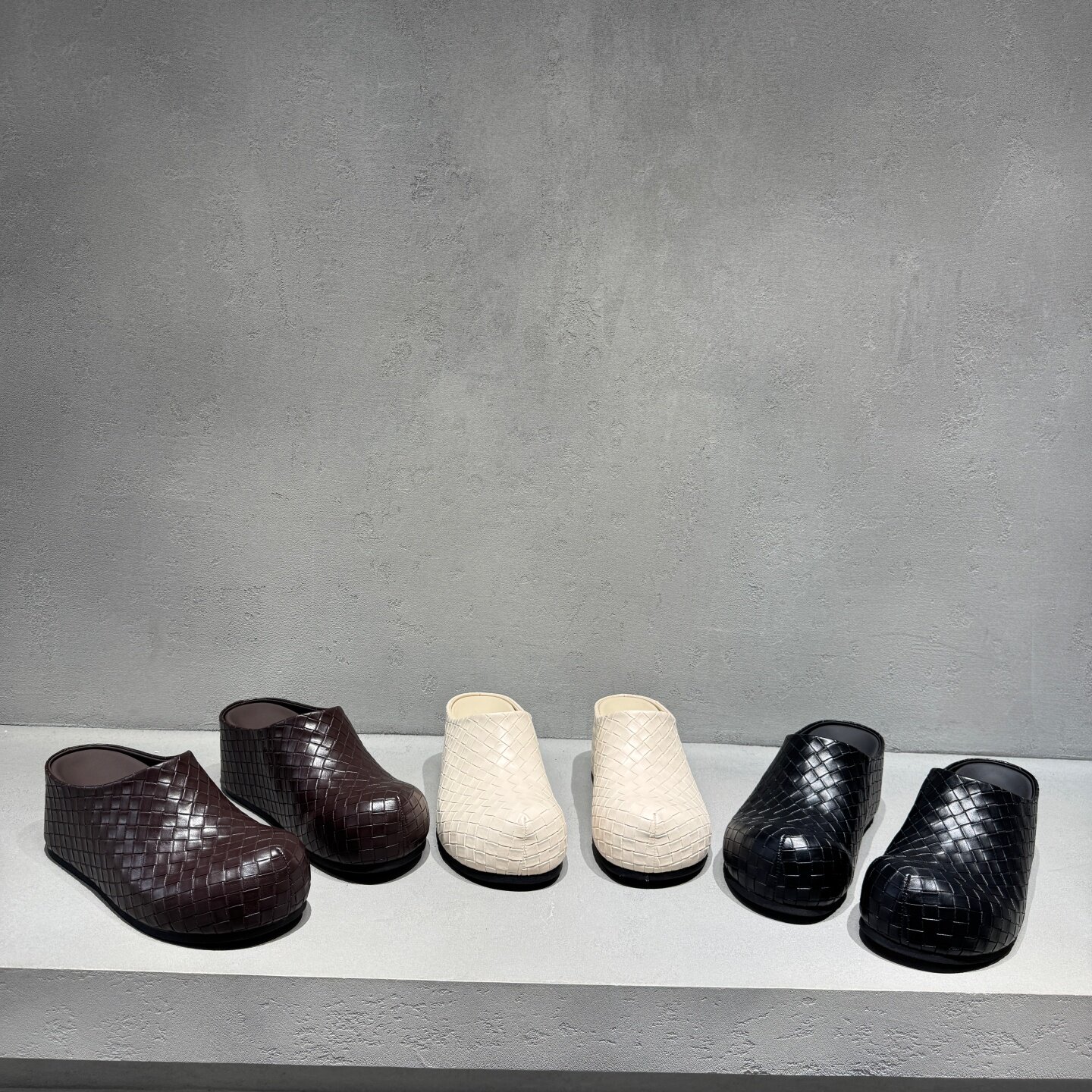 2026春季新款欧货欧洲站真皮编织高跟包头拖鞋女坡跟增高休闲半拖