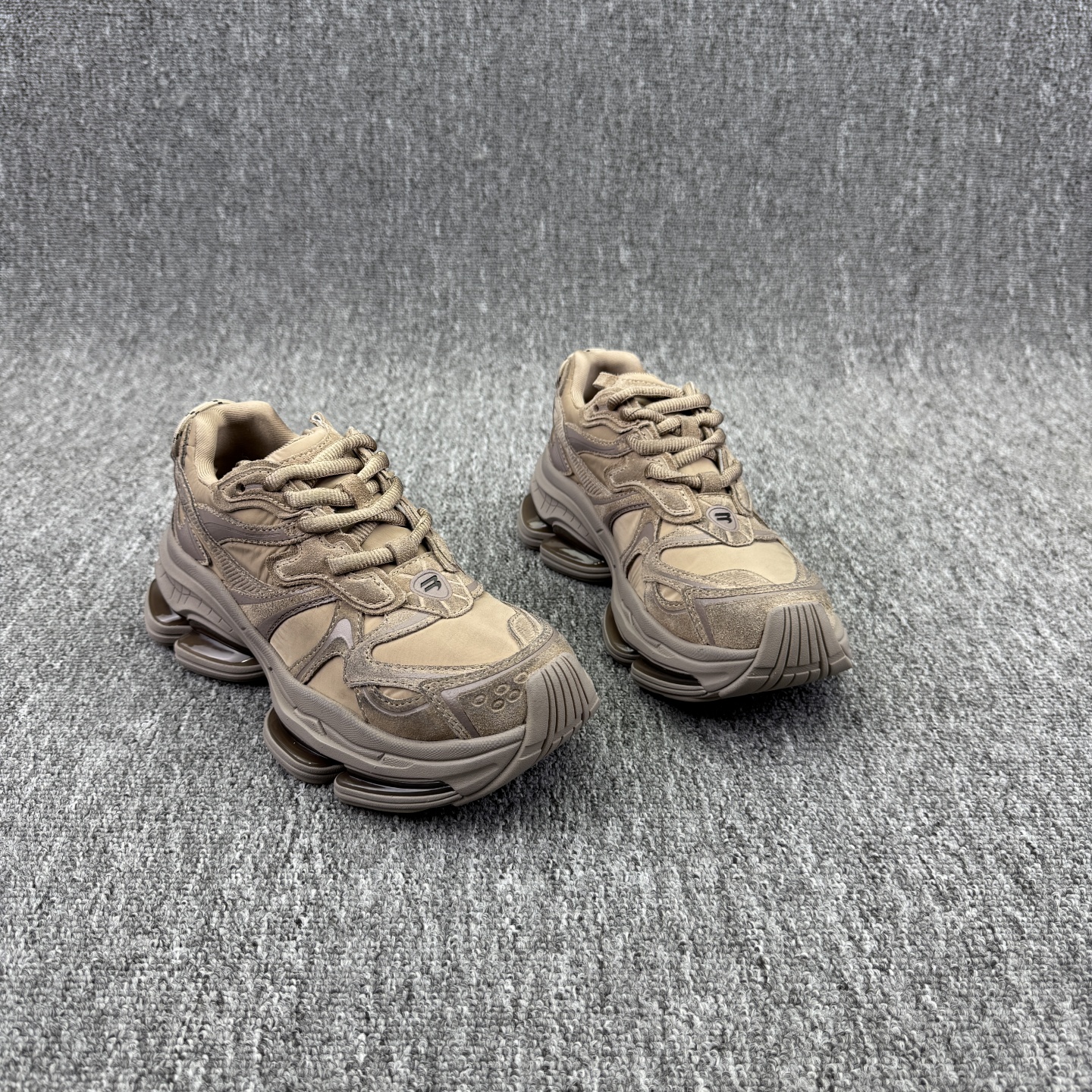 2025秋季新款女鞋欧洲站欧货真皮系带休闲运动鞋松糕底增高老爹鞋