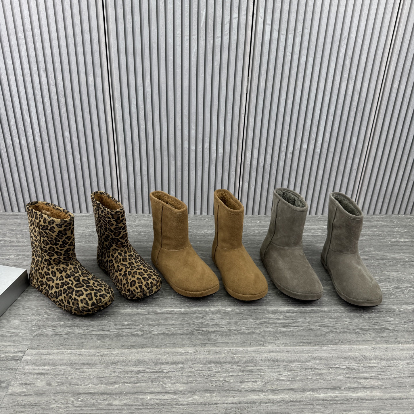 雪地靴冬季加绒豹纹磨砂皮短靴女