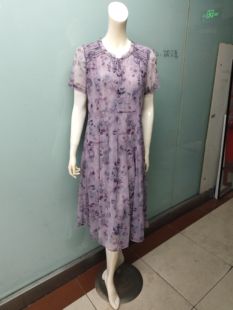 妈妈夏装气质连衣裙中老年女装高端碎花圆领短袖台湾纱过膝长裙
