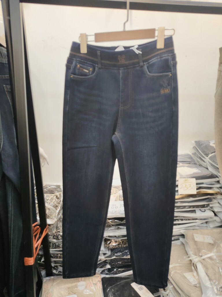 加绒牛仔裤女式冬季新款大码弹力中年女裤胖妈妈高腰直筒秋冬裤子