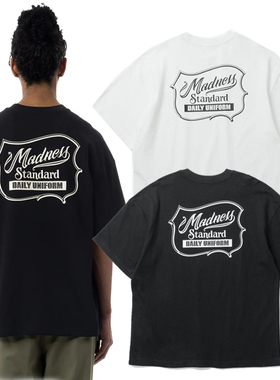 现货MADNESS BADGE (L) UNIFORM T-SHIRT印花短袖T恤 余文乐 25SS