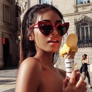 网红搞怪太阳眼镜爱心桃心眼镜女韩版潮素颜神器拍照显脸小墨镜