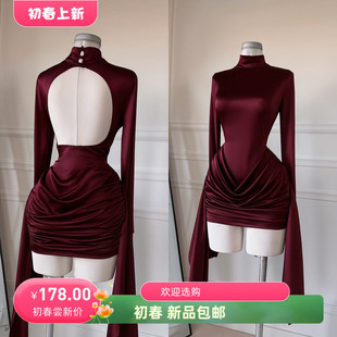 现货2026秋季亚马逊新款欧美跨境女装半高领长袖露背褶皱短连衣裙
