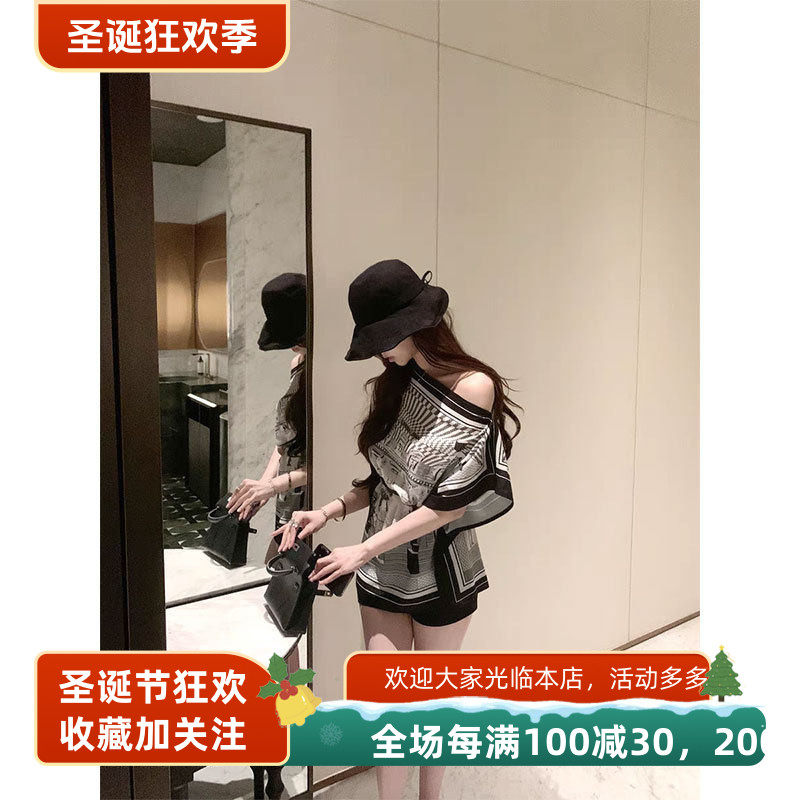 【贵感松弛】老钱风印花斜肩蝙蝠袖设计感缎面衬衫上衣女