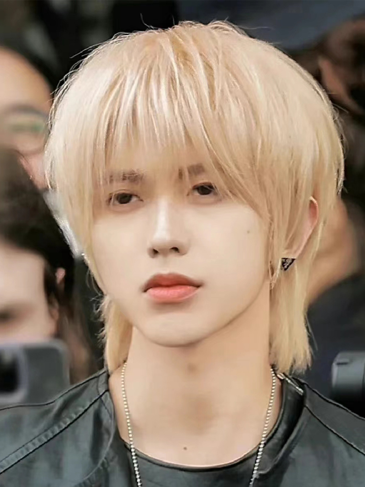 蔡徐坤同款假发男狼尾短发帅气米白色明星同款鲻鱼头自然蓬松发套