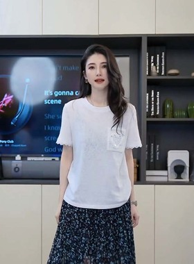 小乖逃X圆领爱心单口袋白色T恤蕾丝边袖子黑色T恤绣花上衣S25366