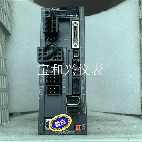 三菱驱动器  MR-J4W2-44B-MA011T033实物