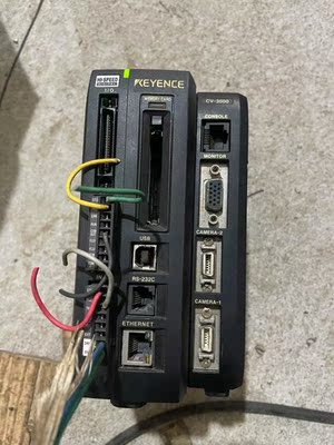基恩士CV-3000.2个.还有个CV-3001.通电亮绿灯
