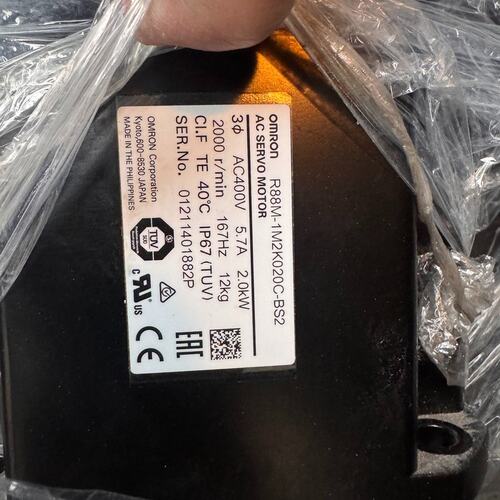欧姆龙R88M-1M2K020C-BS2伺服电机，带刹车。三( 议价）