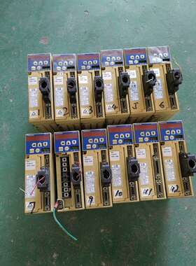 伺服驱动器MSD013A1XX100W一个柜子里拆