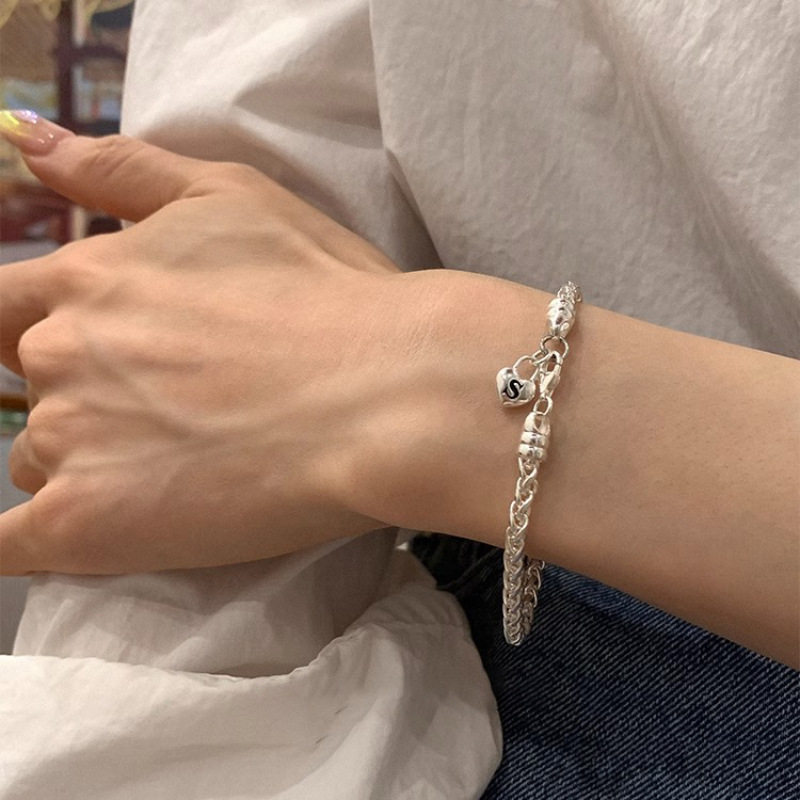 韩版简约设计感爱心锁扣手链女极简风时尚轻奢小众精致感手饰