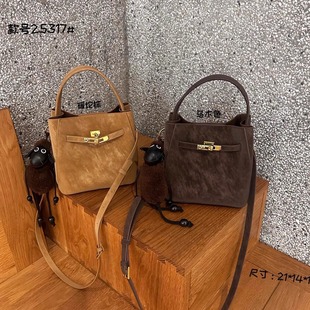 擦色磨砂真皮水桶包女百搭上班通勤手提包中古凯莉包斜挎小托特包