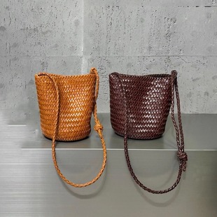复古真皮小众手工编织包水桶包女百搭通勤腋下单肩包斜挎小托特包