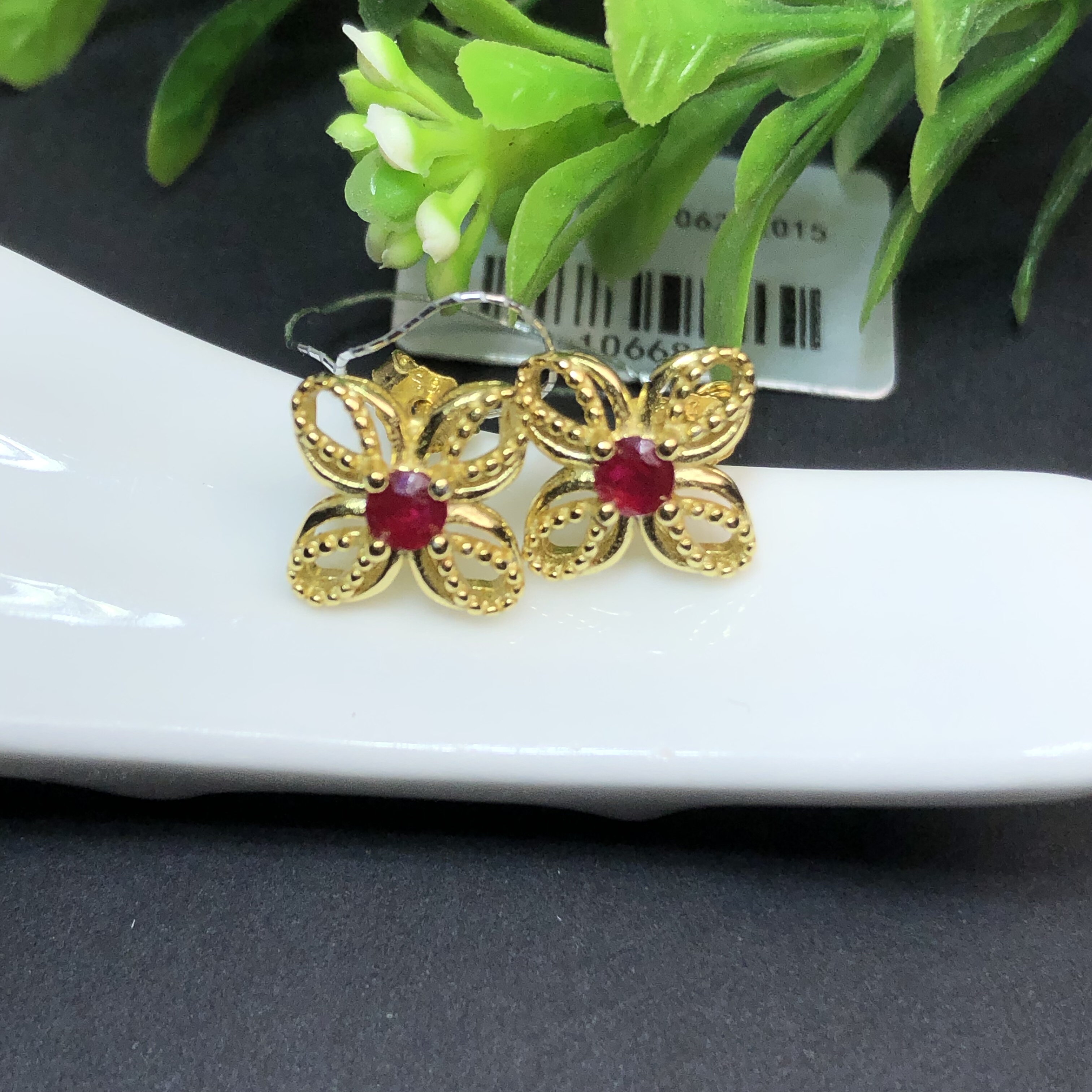 s925银镶嵌天然红宝石耳钉时尚简约精致气质百搭女款生日礼物