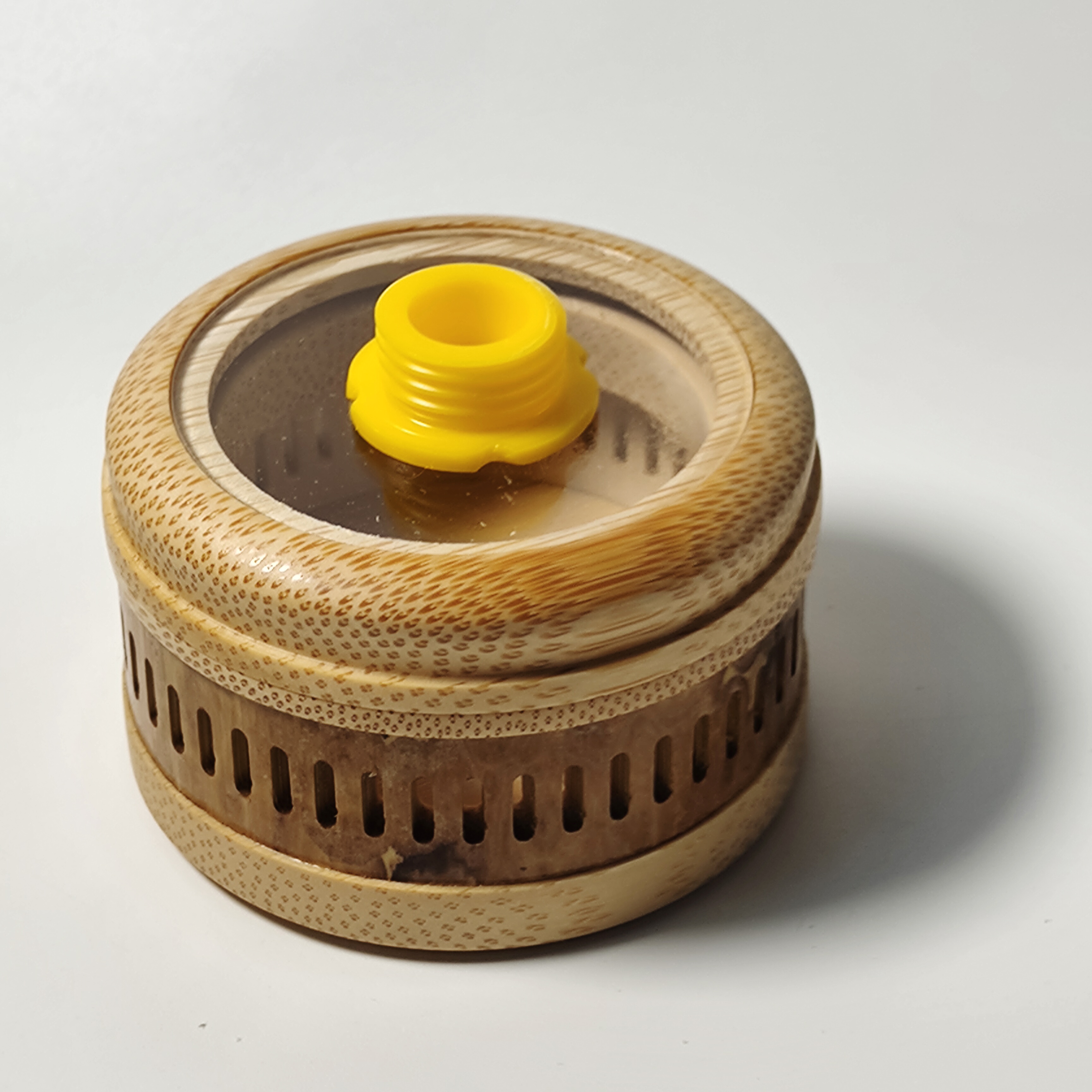 精品纯手工精打磨梅妃竹雕刻镂空虫具把玩件收藏送礼工艺叫罐虫盒