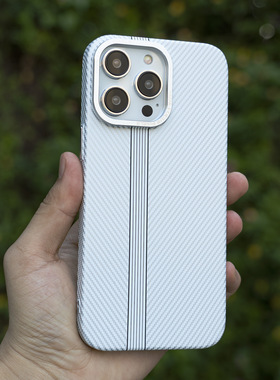 磨砂高档碳纤维纹纯白色适用华为Mate60pro手机壳P40金属镜框大孔mate30全包防摔50RS轻薄PC硬壳原创浮雕条纹