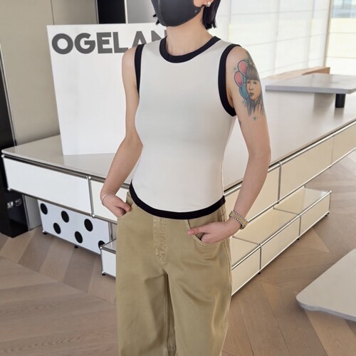 妍西家 诗歌兰女装26夏80255米白色无袖背心拼色后中线修身可退换