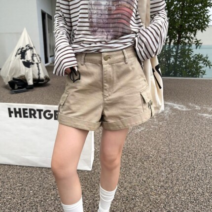 妍西家诗歌兰女装26夏8517时尚卡其色工装翻边短裤休闲口袋可退换