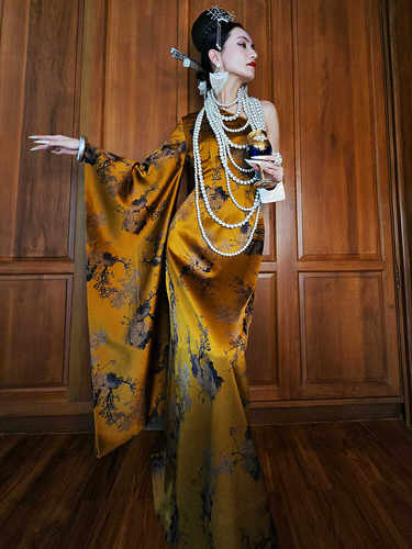 原创老黄金色香云缎连衣裙