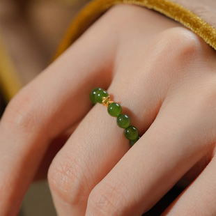 和田玉碧玉18k菠菜绿色小米珠食指女翡翠玉石戒环新中式黄金戒指