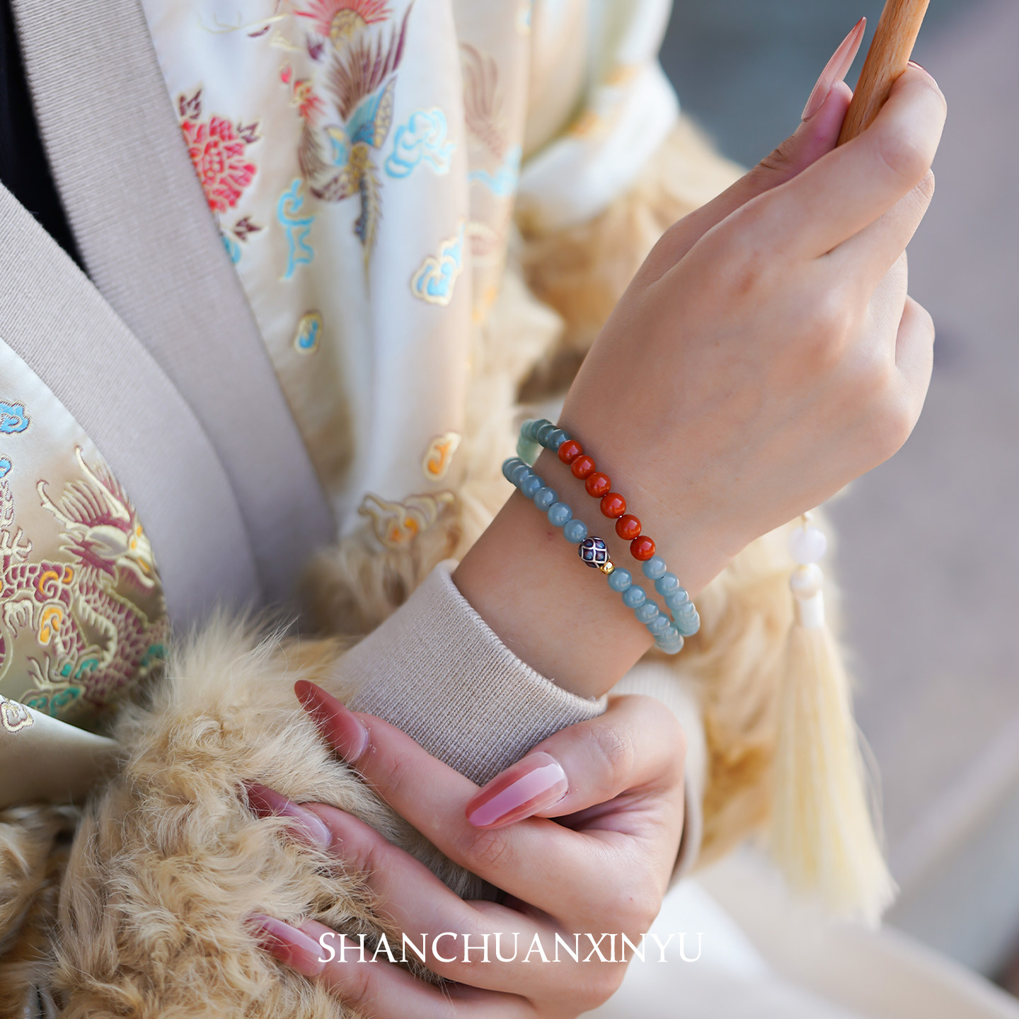 山川心语翡翠冰种蓝水莲花手串