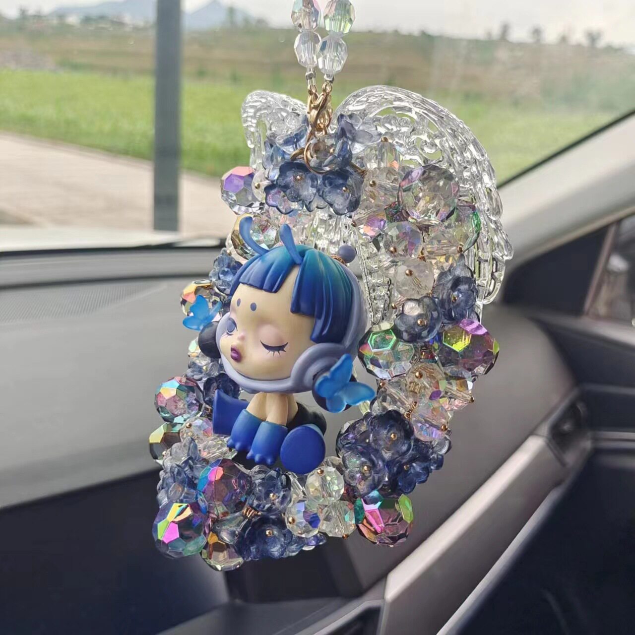 盲盒车挂新款车载挂件后视镜装饰重工琉璃铃兰花水晶天使之翼车挂