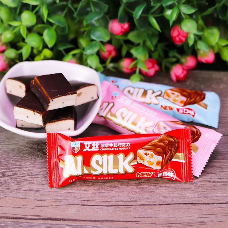 小轩哥巧克力涂层奶糖食品网红休闲零食喜糖糖果年货