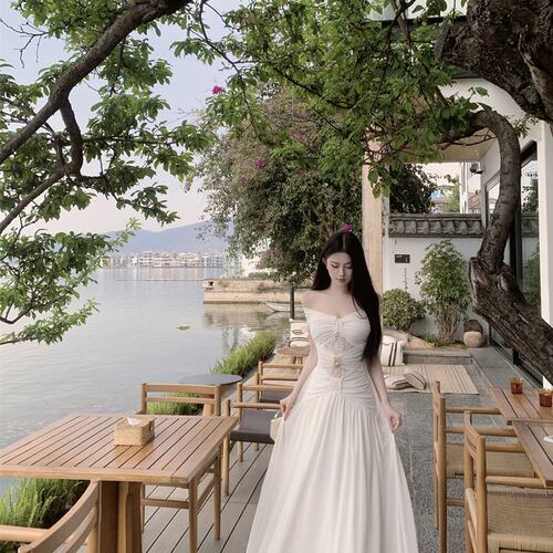 法式白色一字肩连衣裙女露背收腰长裙度假气质仙女裙子
