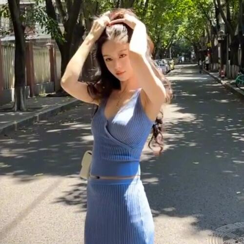轻熟御姐穿搭套装女法式气质高级感蓝色吊带背心包臀半身裙两件套