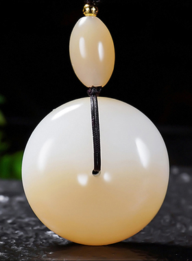 新疆大师郭磊作品和田玉且末金山料糖羊脂白玉平安扣挂件24.62克