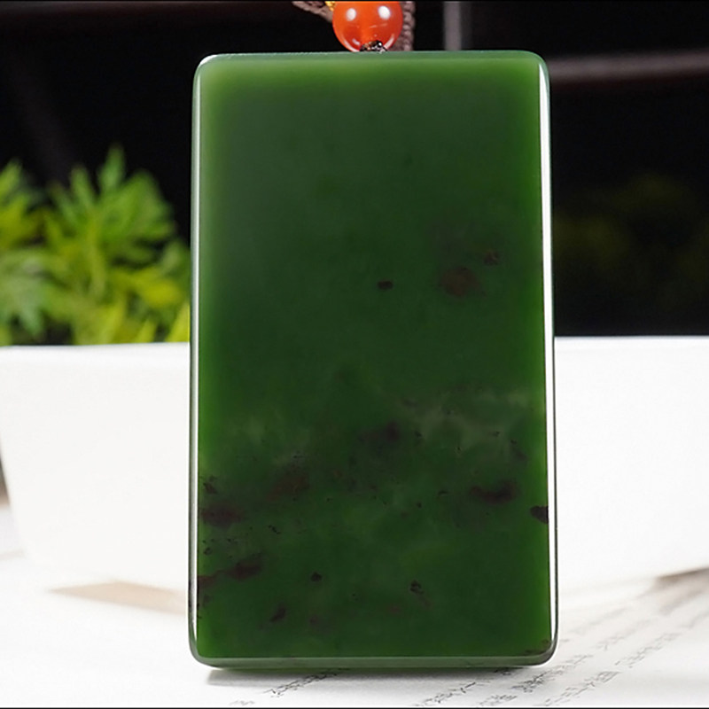 大师冯立辉和田玉俄料阳绿7号矿红皮碧玉平安无事牌挂件106.22克