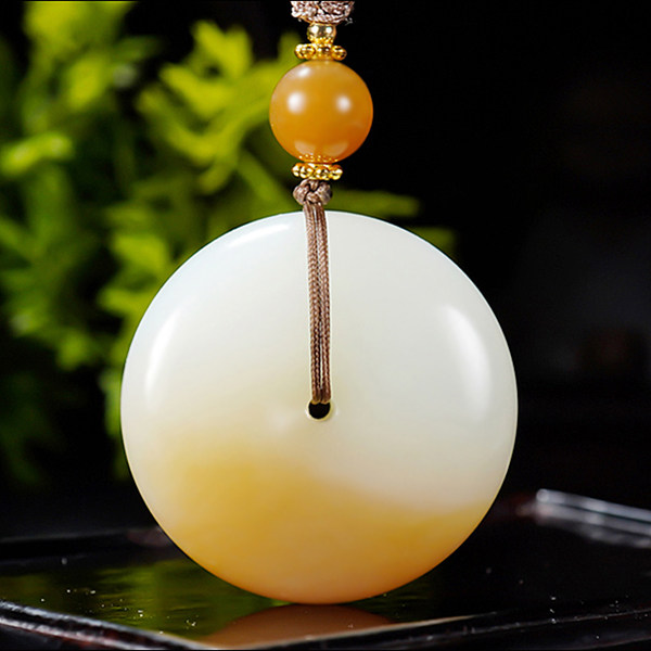 新疆大师郭磊作品 和田玉且末糖羊脂白玉平安扣挂件21.58克