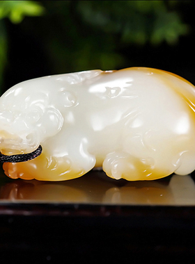 新疆和田玉且末料糖白玉貔貅挂件25.49克大师张亚龙作品