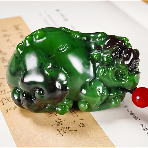 大师张亚龙和田玉俄料阳绿7号矿红皮聚红皮碧玉貔貅把件326.31克
