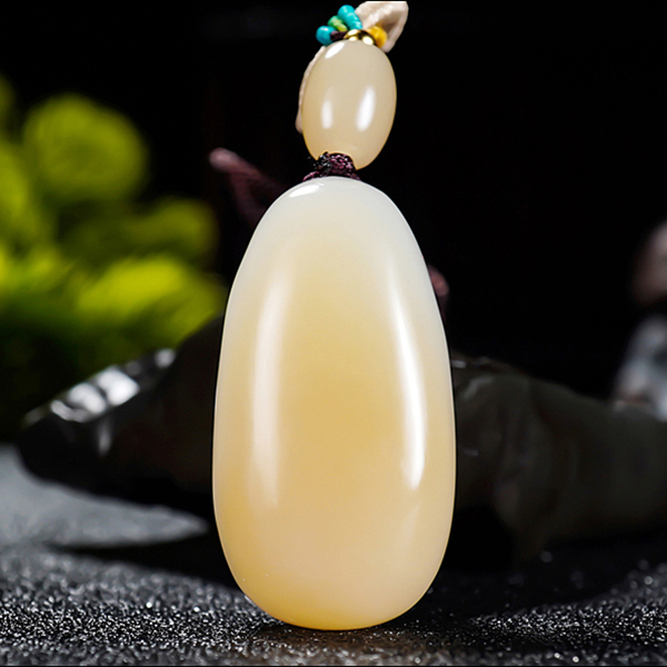 新疆大师冯立辉作品和田玉且末料糖羊脂白玉原石时来运转21.02克