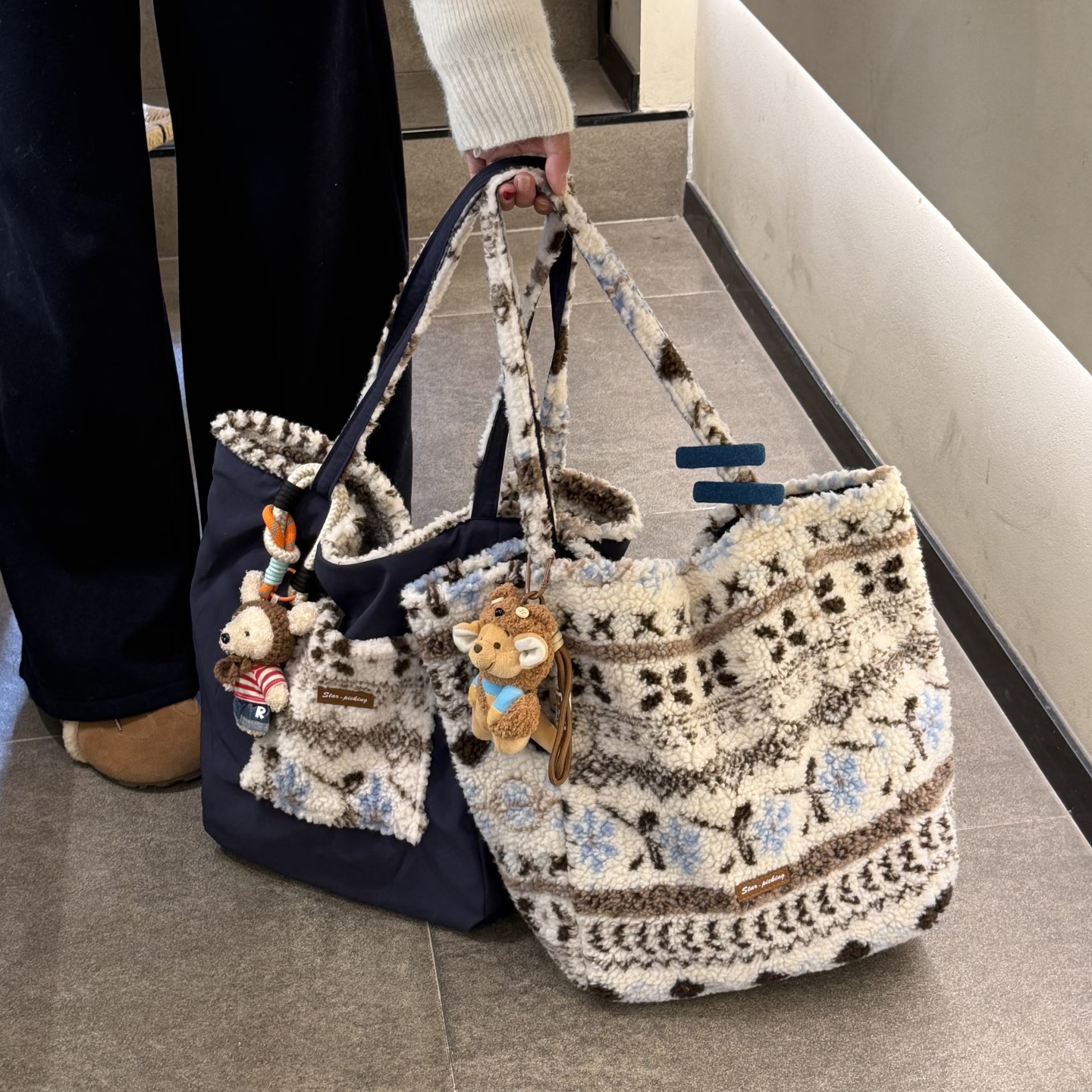日本正品民族风复古羊羔毛绒托特包女新款秋冬双面背大容量单肩包