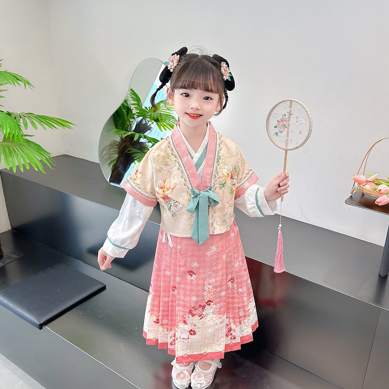 小女孩马面裙古装三件套明制汉服