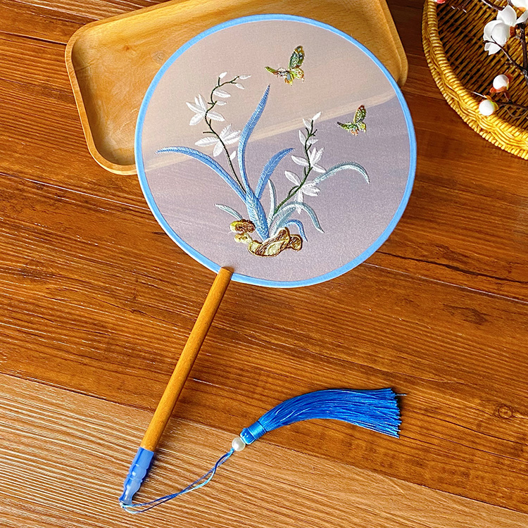 少女扇子手工刺绣木质团扇刺绣